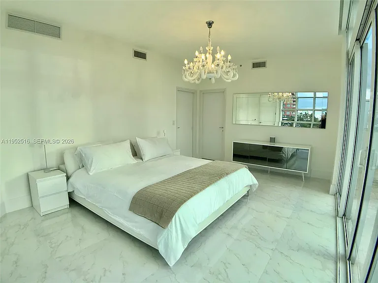 50 S Pointe Dr #LOFT4 — Photo 3