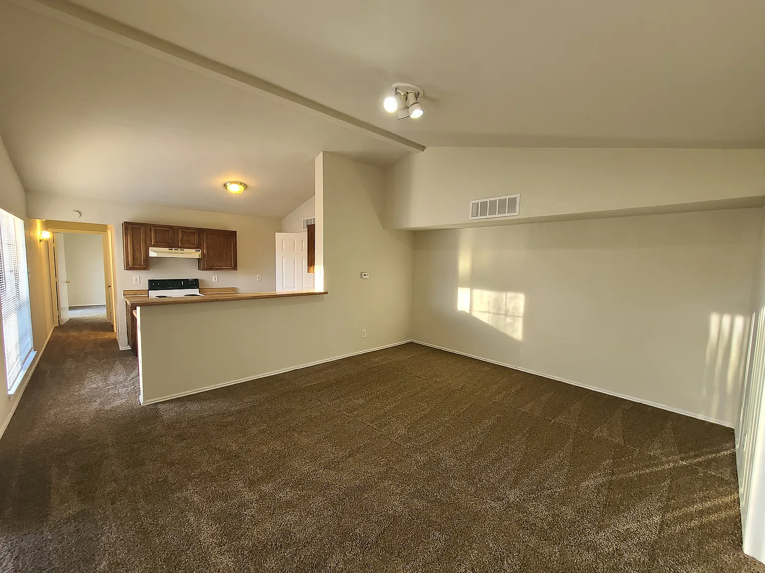 2 bed, 1036 sqft, $1,500 — Photo 2
