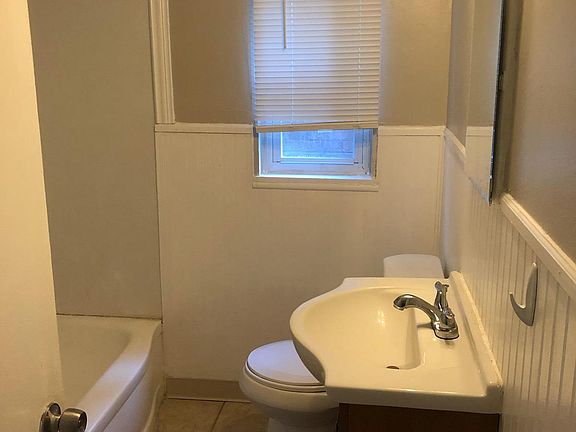 5th image of 18923 Hilliard Blvd APT 3