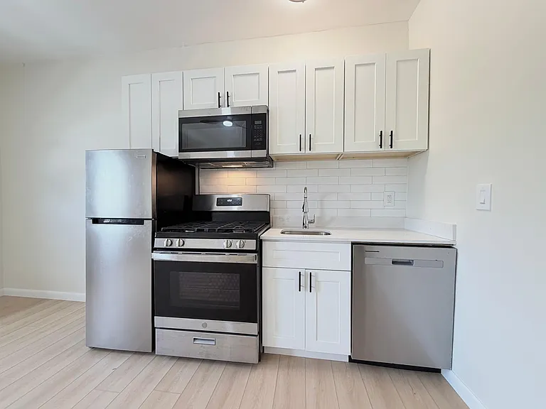 Park Place Apartments — Photo 12