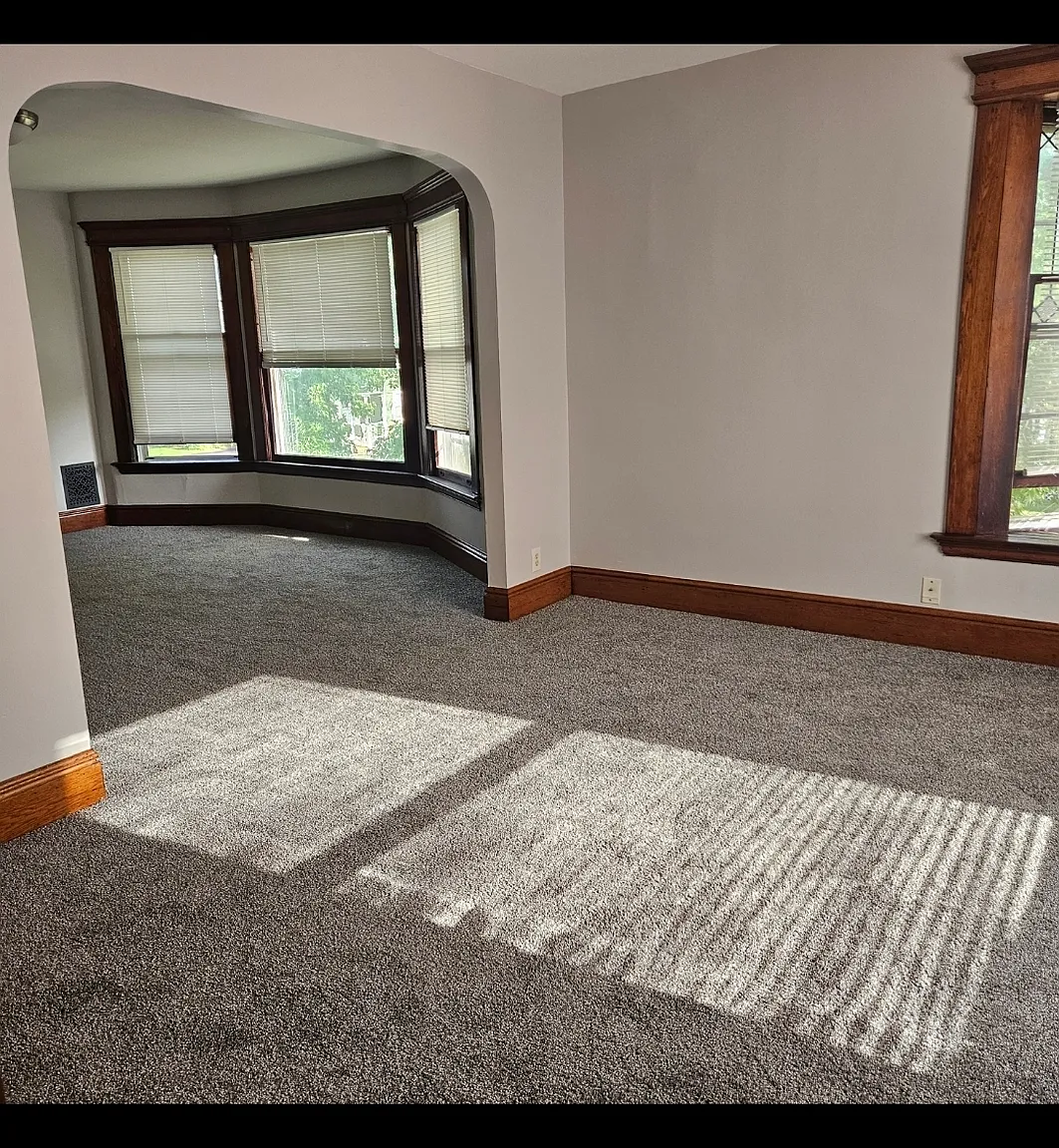 3 bed, 1.0 bath, 900 sqft, $1,900 — Photo 3