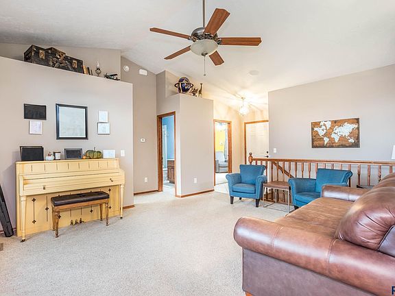 3rd image of 5813 W Hemlock Dr