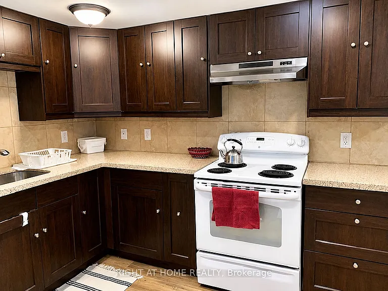 79 Niagara St #LOWER — Photo 6