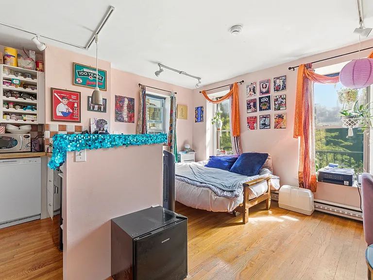 3 Saint Charles St #8 — Photo 3