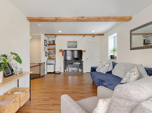 28 Elm St #4, Newmarket, NH 03857