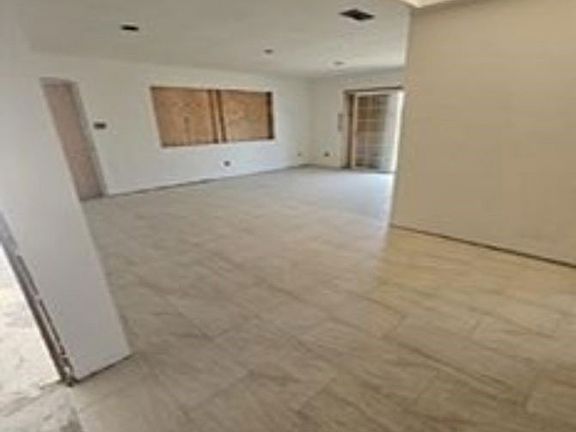 5th image of 2505 Claridge Ln