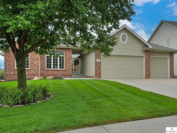 3rd image of 2351 Broadwater Dr