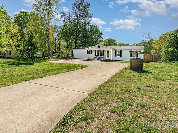 2nd image of 4767 Stratford Ln