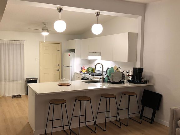 4th image of 634 Karen Ln