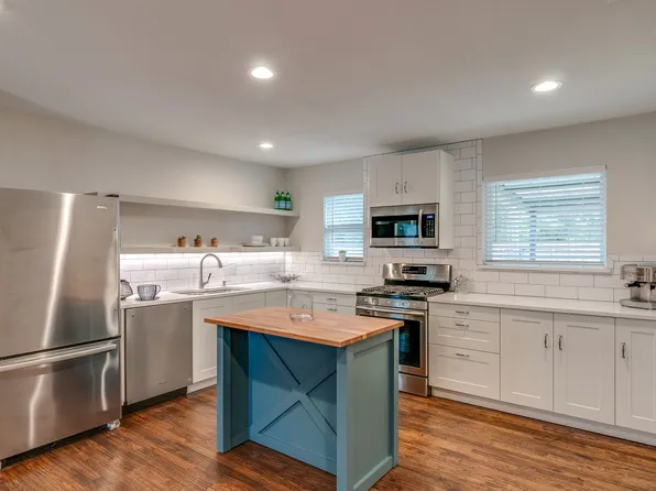 300 Ridgecrest Dr, Euless, TX 76040