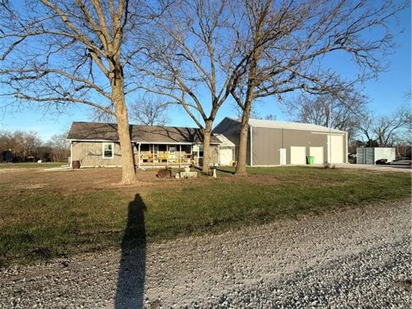 106 S Preston St, Kincaid, KS 66039