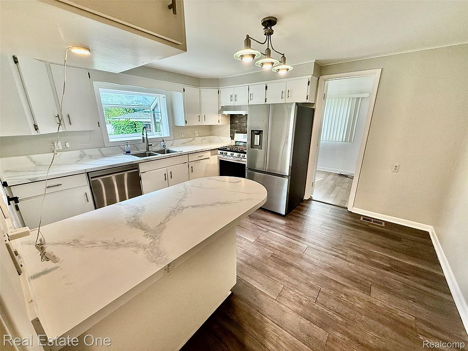 865 Grant Ave, photo 18
