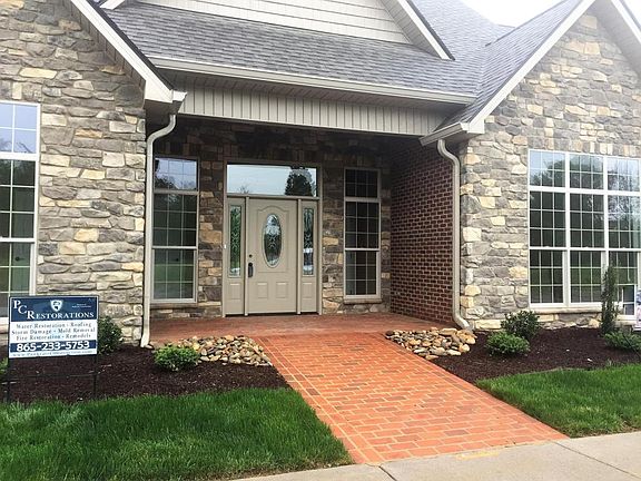 2nd image of 425 Savannah Village Dr