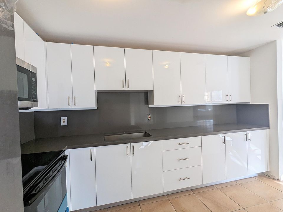 2nd image of 183 NE 12th Ave #183