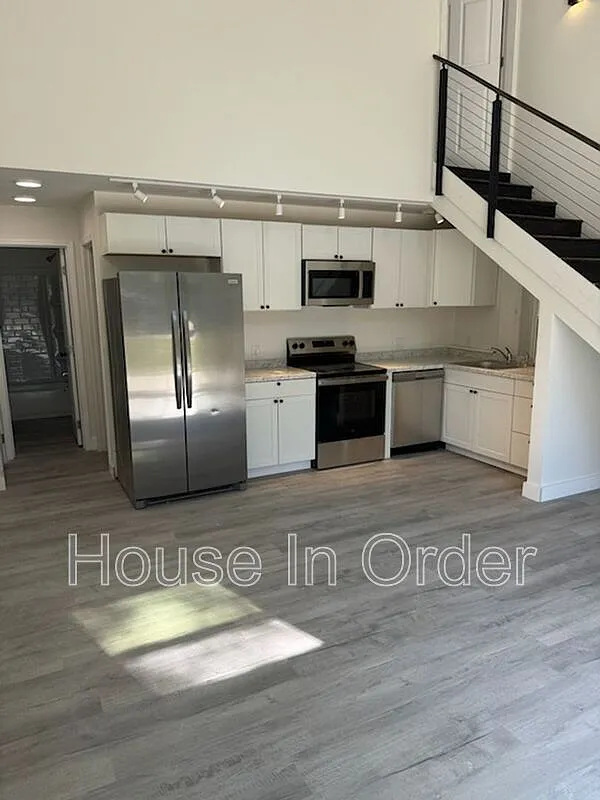 2 bed, 2.0 bath, 893 sqft, $1,800 — Photo 3