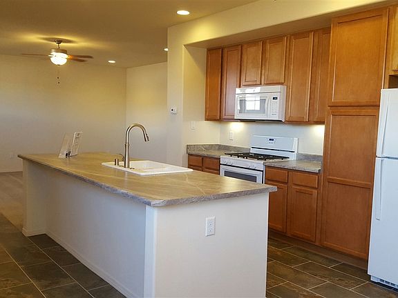 4th image of 31 Oshara Blvd