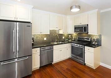 4th image of 675 Cole St APT 4