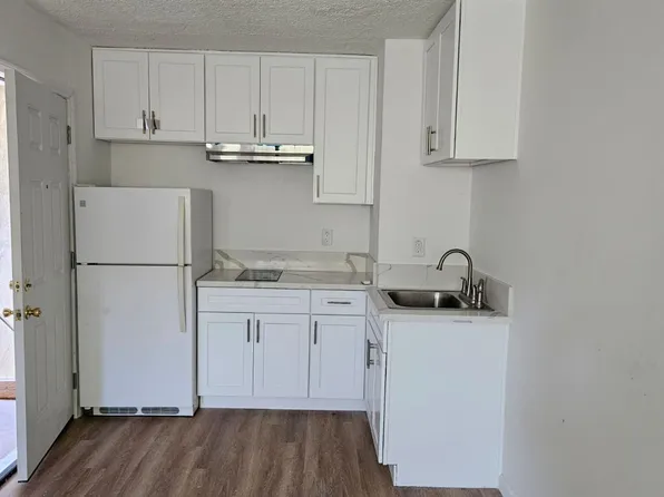 Sylvan, 11564-11604 Sylvan St #11, North Hollywood, CA 91606