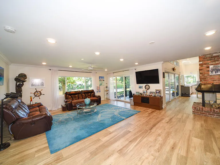 110 SW 11th Ave — Photo 19