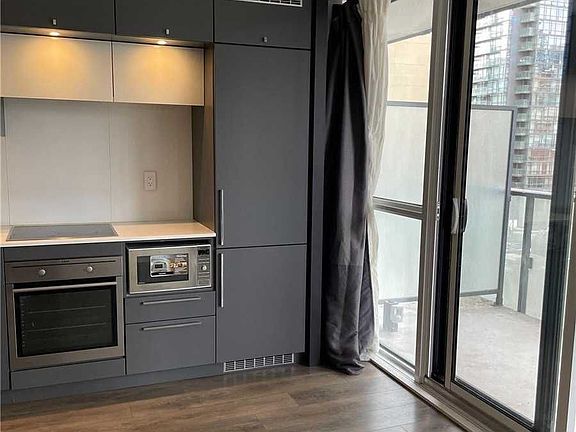 5th image of 15 Grenville St #506