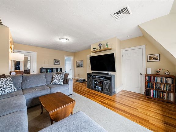 3rd image of 4 Alden St #3