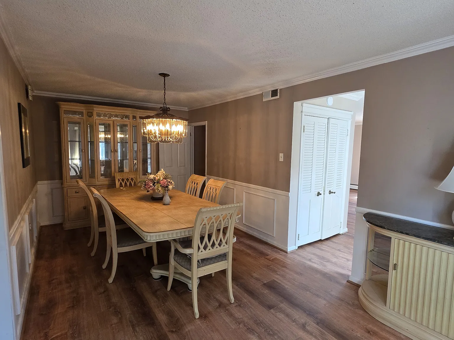 4 bed, 1666 sqft, $2,900 — Photo 3