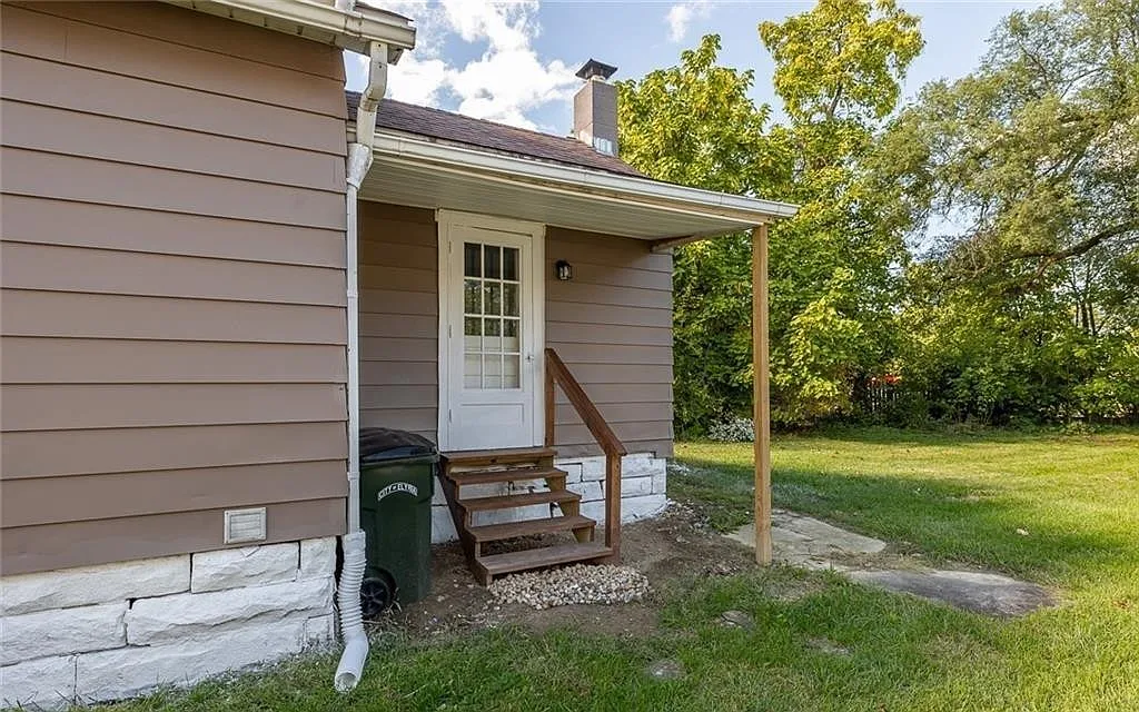 353 South Maple Street - 1 — Photo 4