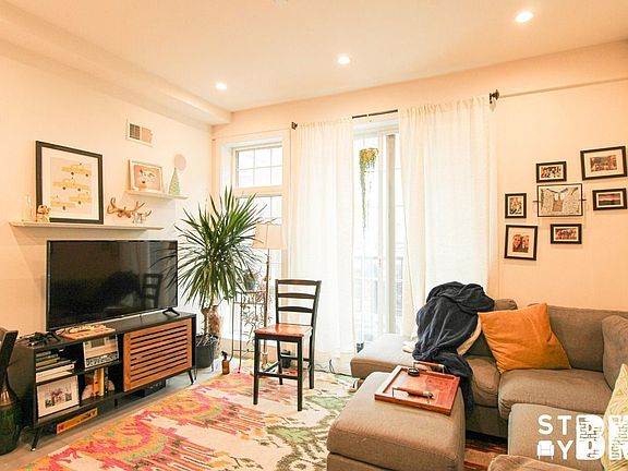 2nd image of 1161 Myrtle Ave #2C