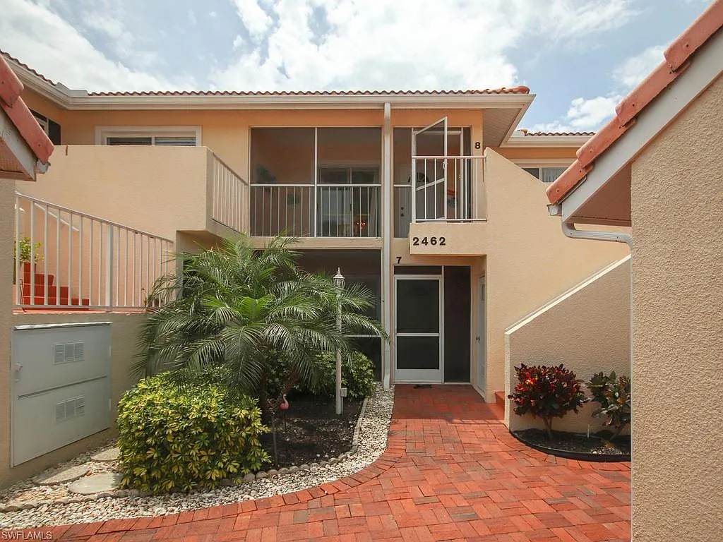 2 bed, 2.0 bath, 1271 sqft, $5,900 — Photo 4