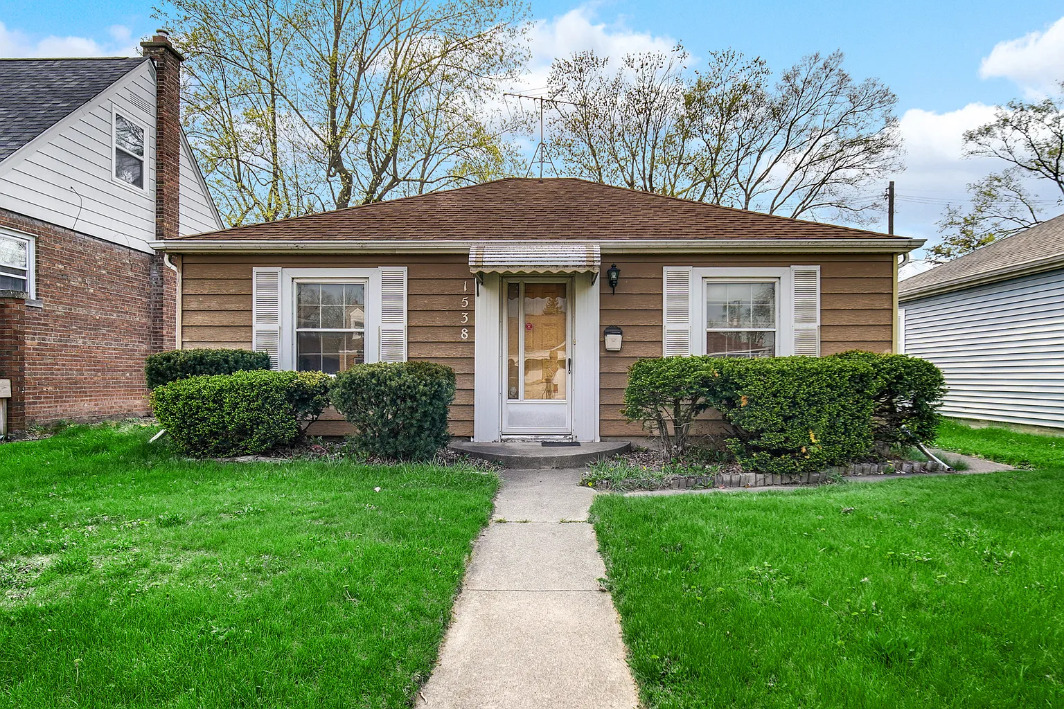 1538 Forest Ave photo 1