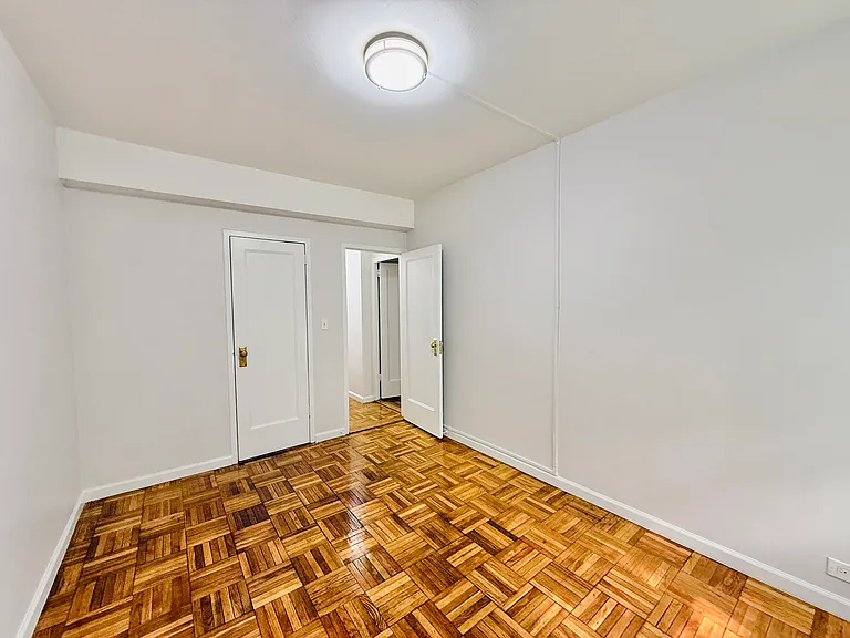 Purdy St — Photo 5