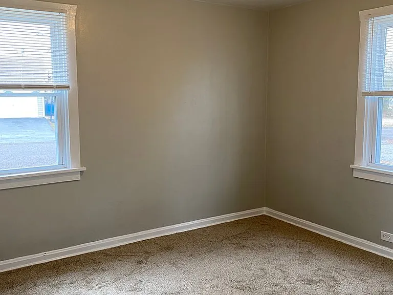 1013 W Church St — Photo 14