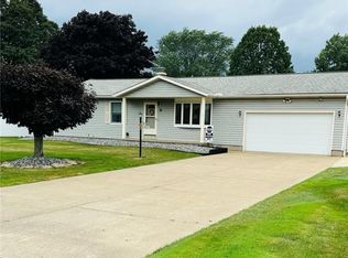 10 Daniels Ave, Conneaut, OH 44030