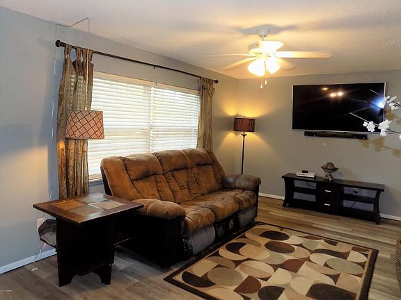 2nd image of 103 Fiesta Cir