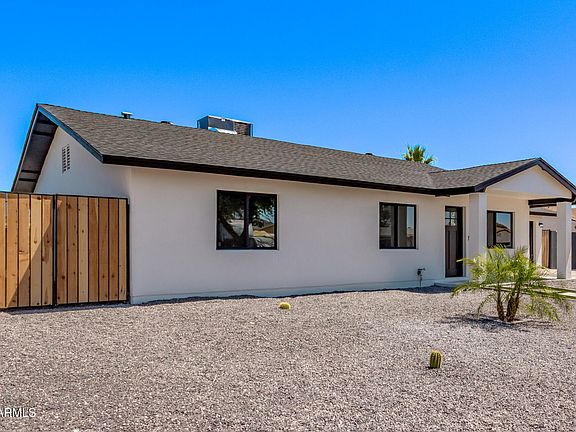 3rd image of 2926 E CORRINE Drive