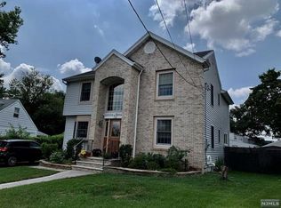 8 White Oak Dr, Lodi, NJ 07644