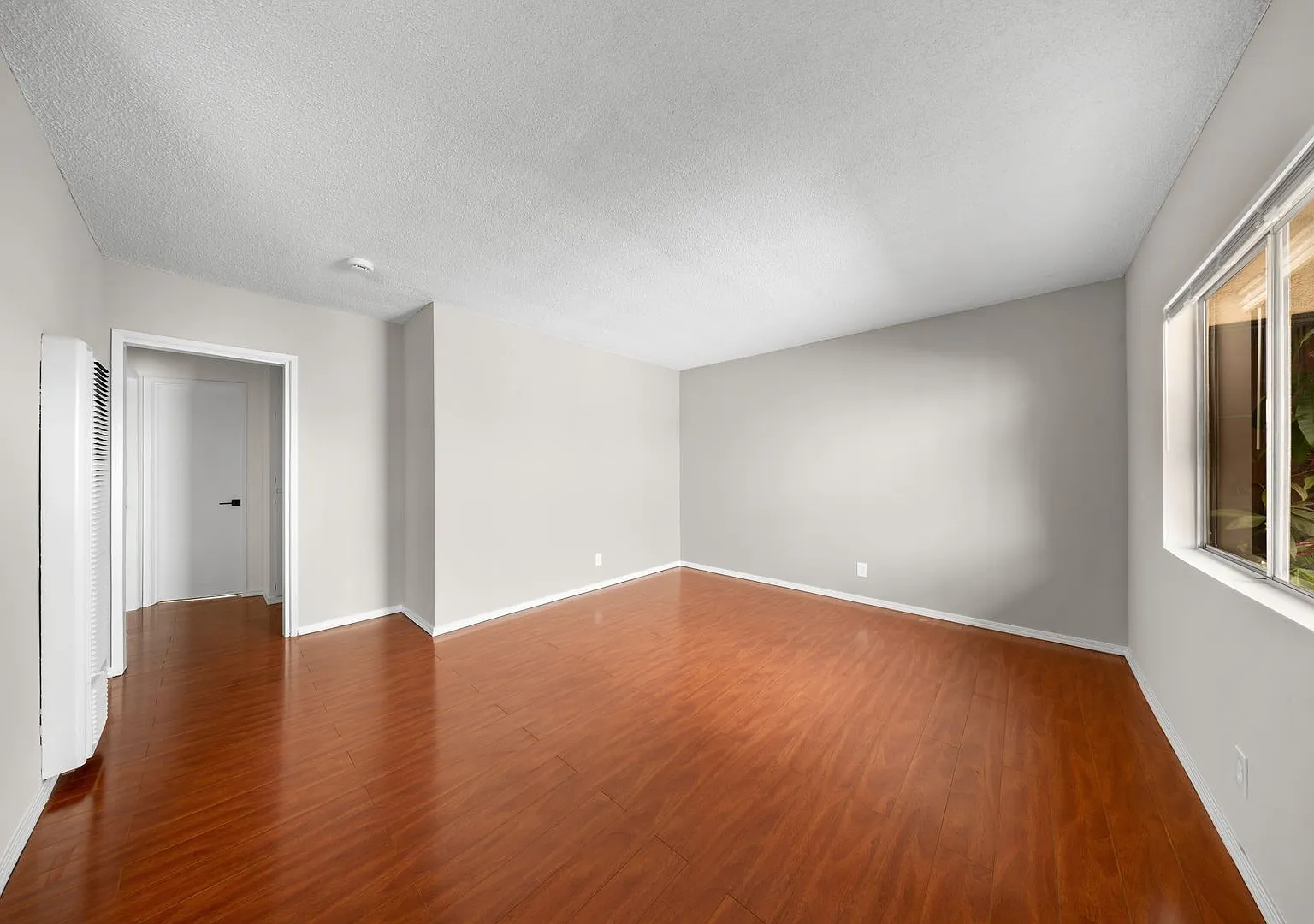 833 Gardenia Avenue — Photo 3