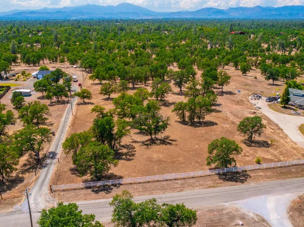 10096 Rocking Horse Ln, Redding, CA 96003