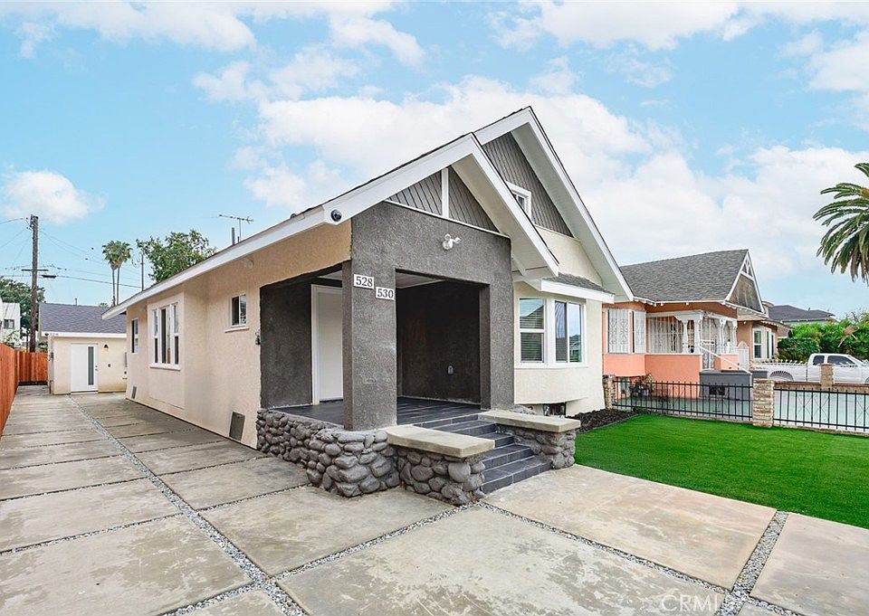 1st image of 530 W 43rd Pl