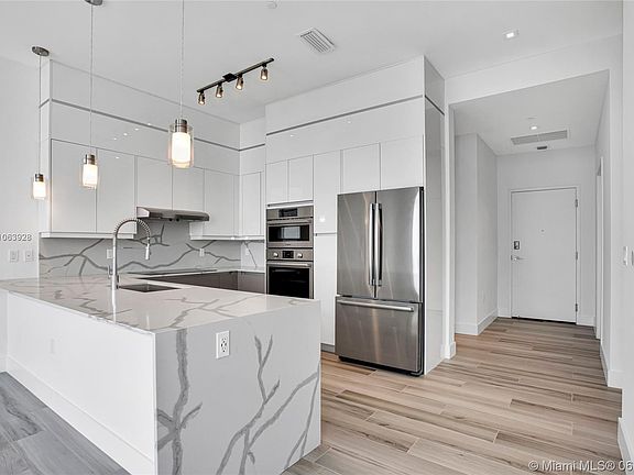 5th image of 400 NW 1st Ave #4607