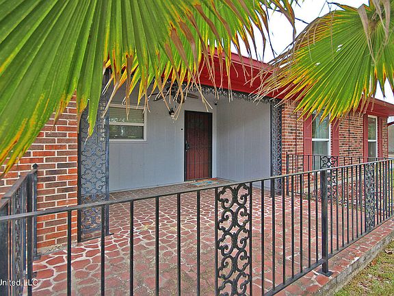 4th image of 15719 Parkwood Dr S