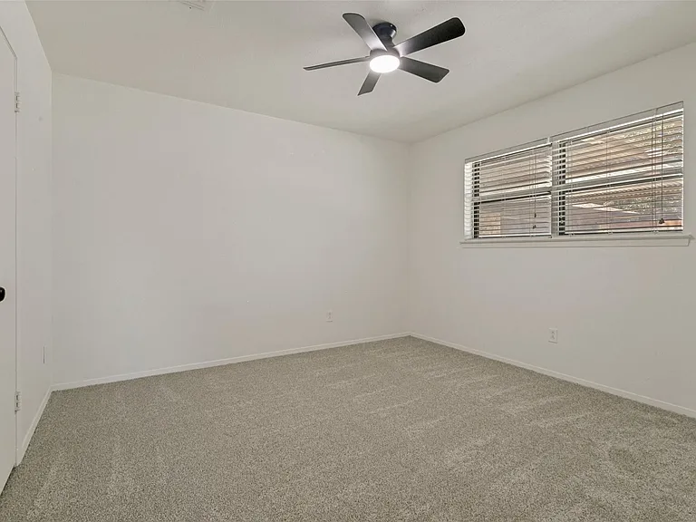 4009 Twilight Dr S — Photo 15