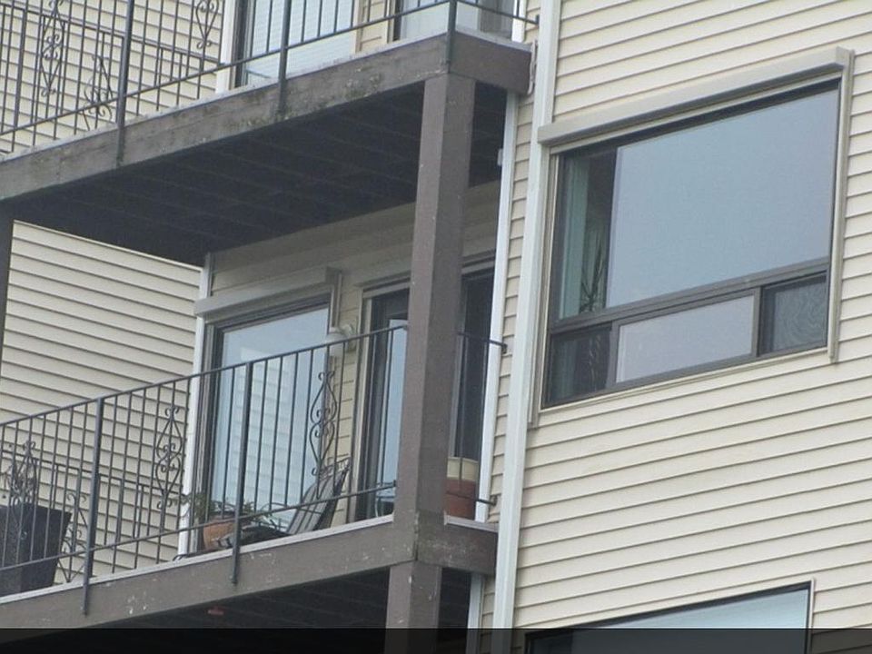 1st image of 920 E Bay Dr NE #202