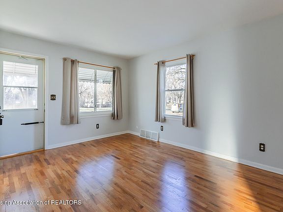 2nd image of 127 E Willard Ave