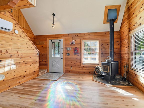 2nd image of 274 Oak St