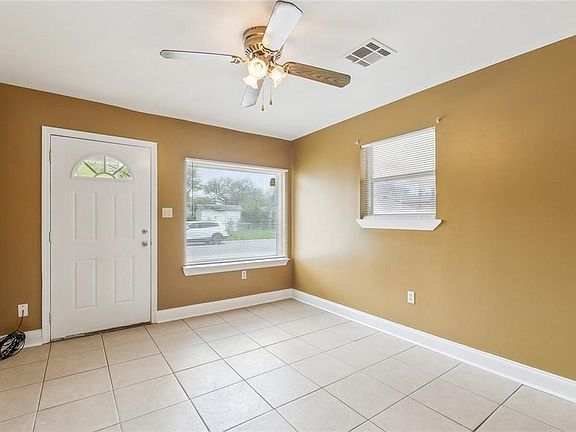 5th image of 2918-20 Pakenham Dr