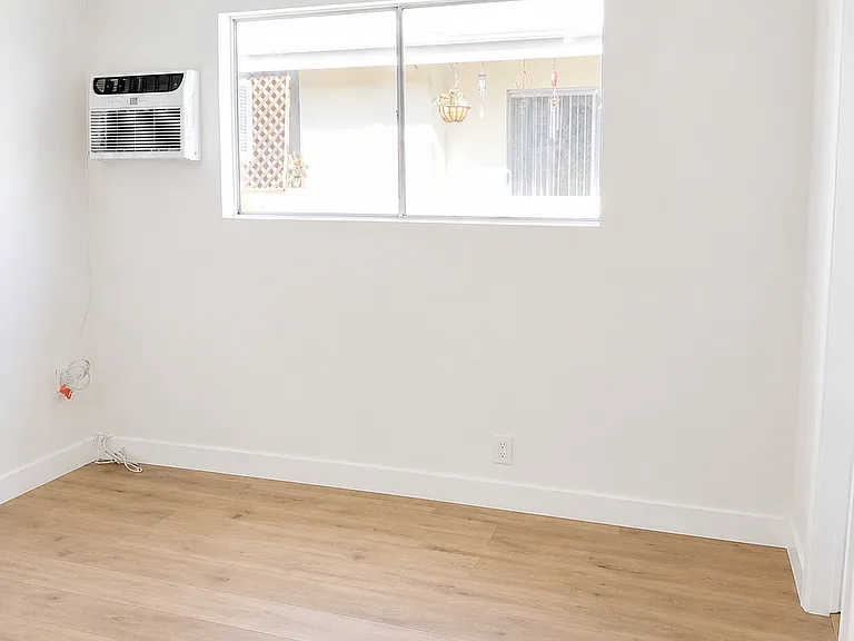 4540 Hazeltine Ave #14 — Photo 13