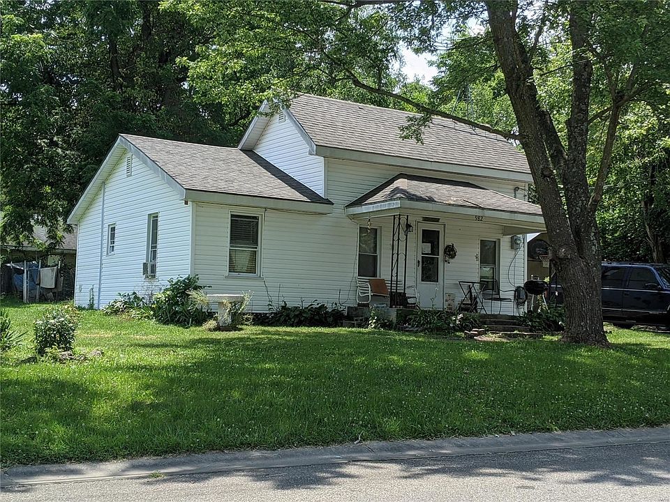 1st image of 982 Main St