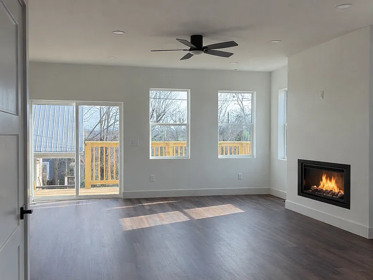 1404 Cecil Ave NE — Photo 3