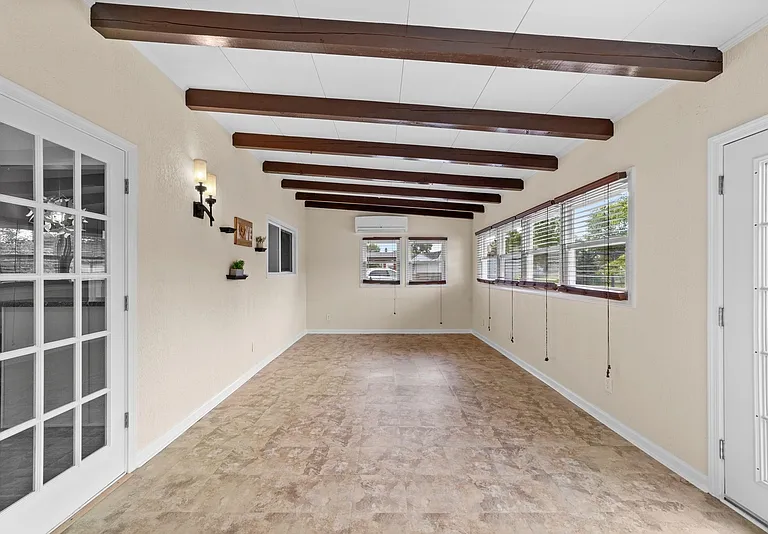 10055 Concord Ct — Photo 16
